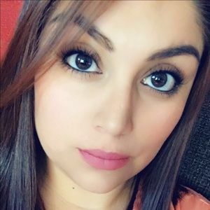 Meet your Posher, Analee